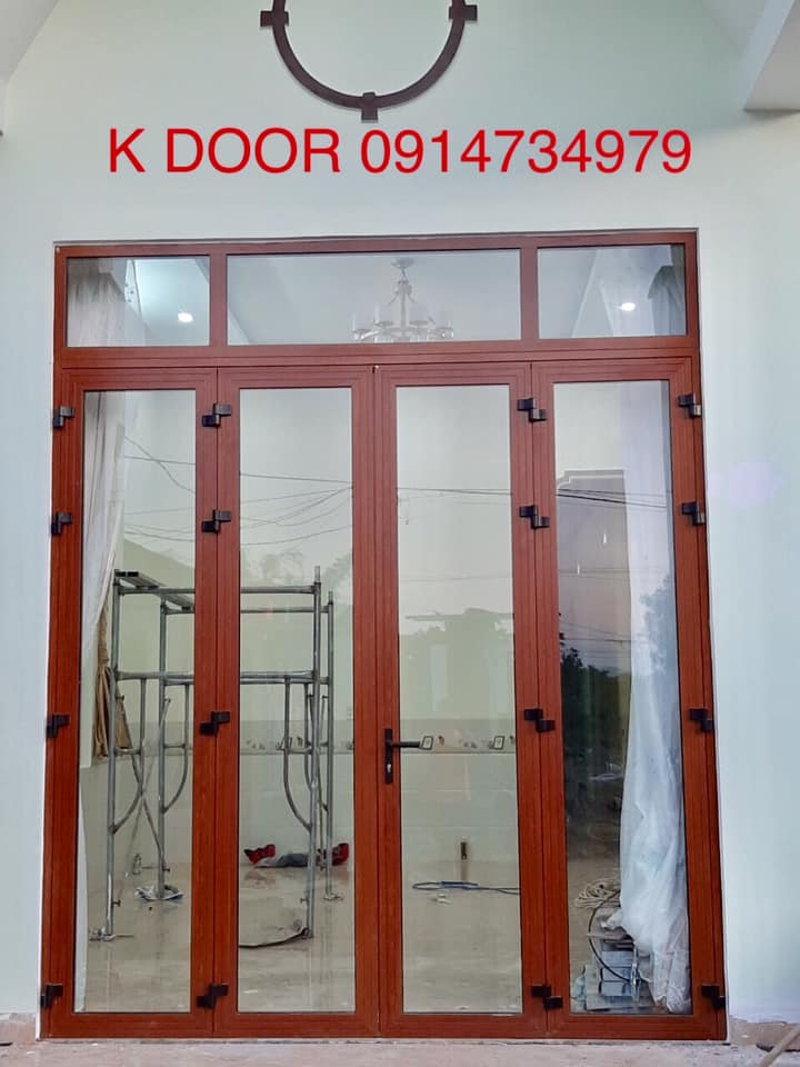 Cửa đi 4 cánh màu vân gỗ - 0914734979